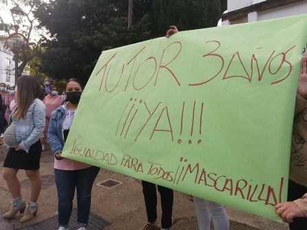 Los padres y madres piden un sustituto para el tutor de sus hijos Los padres y madres piden un sustituto para el tutor de sus hijos