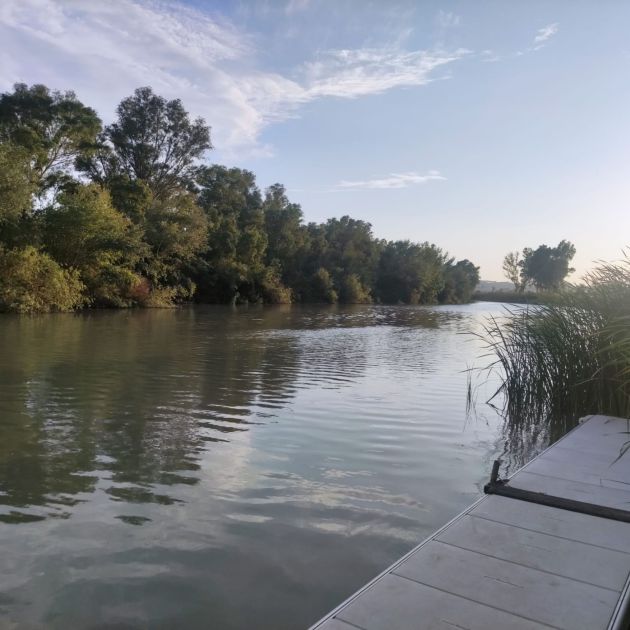Vista del río Guadalete desde el embarcadero flotante de La Corta Vista del río Guadalete desde el embarcadero flotante de La Corta