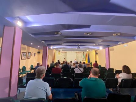 Público asistente a la presentación Público asistente a la presentación