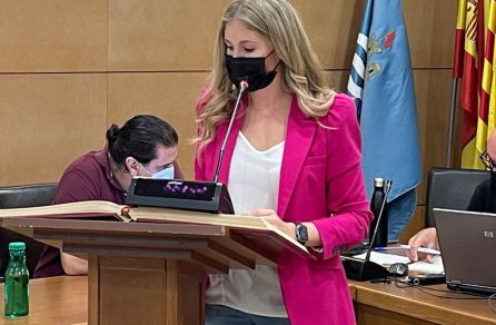 La edil nacionalista Àngela Llinares, toma posesión de su cargo La edil nacionalista Àngela Llinares, toma posesión de su cargo