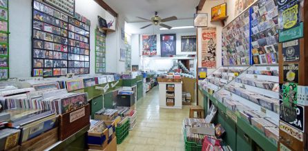 Interior de la tienda Discos Oldies Interior de la tienda Discos Oldies