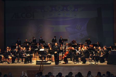 La Societat Musical Nova dirigida por José Antonio Llinares La Societat Musical Nova dirigida por José Antonio Llinares