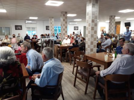 Público asistente a la presentación del proyecto básica de la Residencia de Mayores de Bélmez de la Moraleda, en el hogar del jubilado Público asistente a la presentación del proyecto básica de la Residencia de Mayores de Bélmez de la Moraleda, en el hogar del jubilado