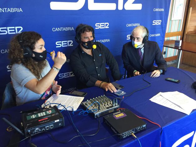 Emérito Astuy y José Manual Igual junto a María Gutiérrez. Emérito Astuy y José Manual Igual junto a María Gutiérrez.