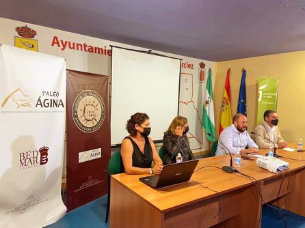 Momento de la conferrencia de presentación Momento de la conferrencia de presentación