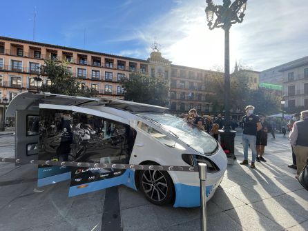 Cuando los paneles solares se desplegan ocupan una superficie de 17,5 metros cuadrados Cuando los paneles solares se desplegan ocupan una superficie de 17,5 metros cuadrados