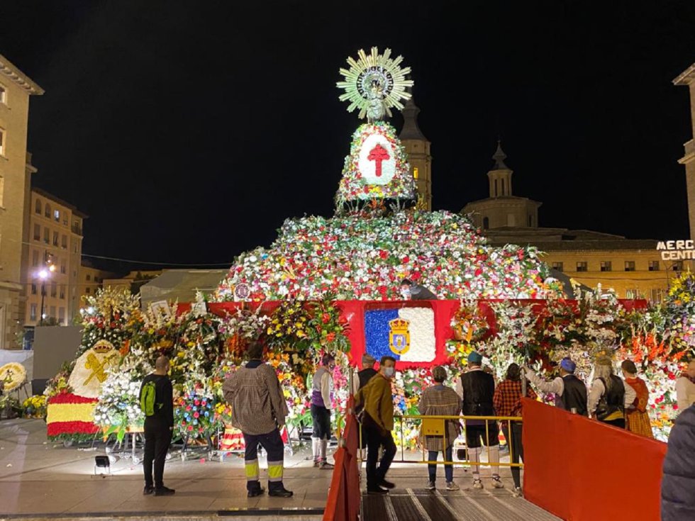 La Ofrenda de Flores ha cumplido con los horarios y ha terminado sobre las 9 de la noche La Ofrenda de Flores ha cumplido con los horarios y ha terminado sobre las 9 de la noche