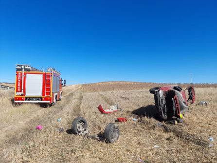 El coche quedó destrozado El coche quedó destrozado