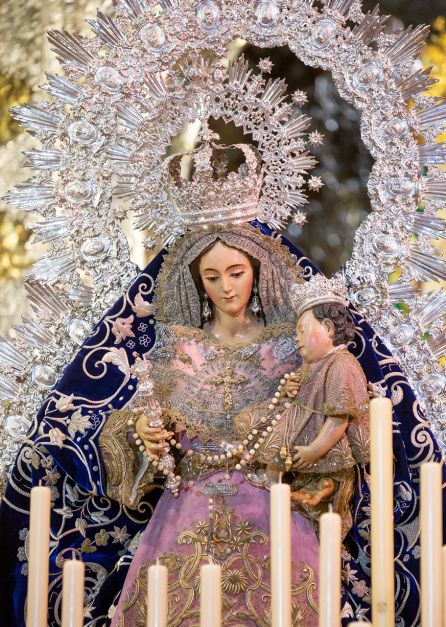 Virgen del Rosario de La Macarena Virgen del Rosario de La Macarena