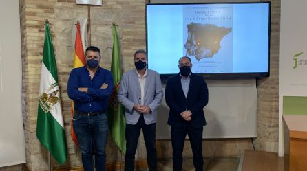De izquierda a derecha, el arqueólogo coordinador de las jornadas, Marco Antonio Bernal; el diputado de Cultura y Deportes, Ángel Vera; y el alcalde de Bedmar, Pablo Ruiz. De izquierda a derecha, el arqueólogo coordinador de las jornadas, Marco Antonio Bernal; el diputado de Cultura y Deportes, Ángel Vera; y el alcalde de Bedmar, Pablo Ruiz.
