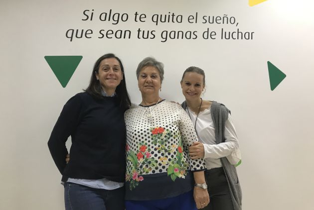 Prado, Dori y Rocío en la sede de la AECC de Cuenca. Prado, Dori y Rocío en la sede de la AECC de Cuenca.