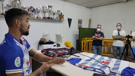 Carlos Calvo durante la rueda de prensa Carlos Calvo durante la rueda de prensa