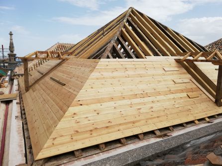 Actuación en las cubiertas y tejados de la Catedral de Jaén Actuación en las cubiertas y tejados de la Catedral de Jaén