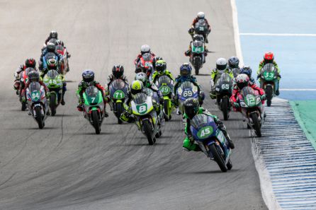 Carrera de Moto 4 en el Circuito de Jerez Carrera de Moto 4 en el Circuito de Jerez