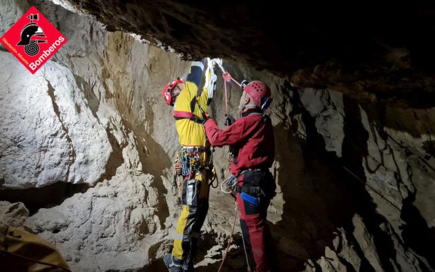 Rescate en la cueva de la Sierra del Coto en Monóvar Rescate en la cueva de la Sierra del Coto en Monóvar