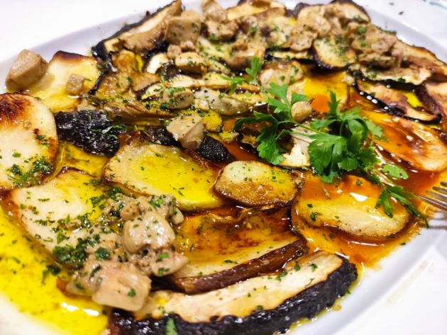 Hongos a la plancha con foie y salsa agridulce Hongos a la plancha con foie y salsa agridulce