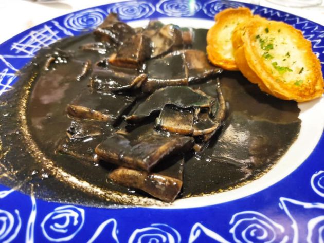 Chipirón troceado en su tinta Chipirón troceado en su tinta