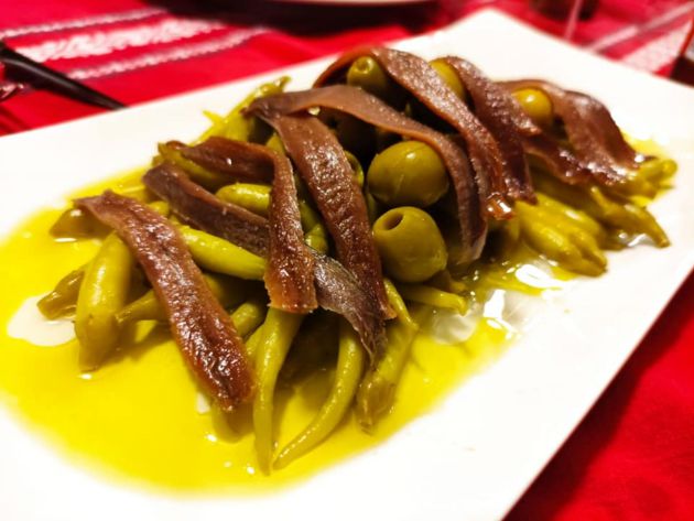 Gildas con piparra, anchoas y aceitunas Gildas con piparra, anchoas y aceitunas