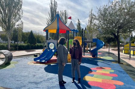 Alcaldesa y Subdelegada en su visita al Parque de la Igualdad Alcaldesa y Subdelegada en su visita al Parque de la Igualdad