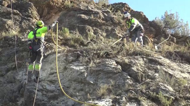 Especialistas de Geotalud realizan los trabajos previos a la instalacion de las barreras dinámicas Especialistas de Geotalud realizan los trabajos previos a la instalacion de las barreras dinámicas