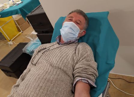 Voluntario de la campaña de donación de sangre del Centre de Transfusió de la Comunitat Valenciana y la Cadena SER Voluntario de la campaña de donación de sangre del Centre de Transfusió de la Comunitat Valenciana y la Cadena SER