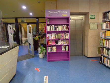 Expositor para lectores adultos Expositor para lectores adultos
