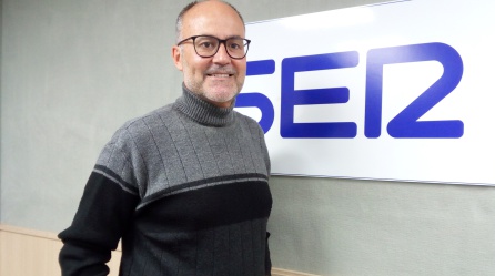 Gabriel Segura en el estudio de Radio Elda SER Gabriel Segura en el estudio de Radio Elda SER