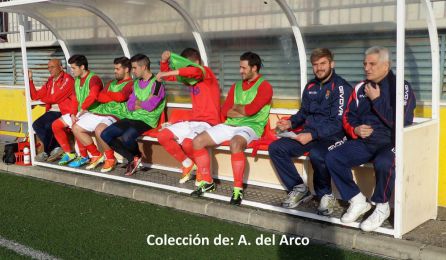 Roberto Romero, en un partido al frente del cuerpo técnico del Guarromán. Roberto Romero, en un partido al frente del cuerpo técnico del Guarromán.