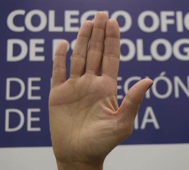 Este gesto puede salvar la vida de una mujer, pero, ¿sabrías qué es lo que tienes que hacer si lo ves? Este gesto puede salvar la vida de una mujer, pero, ¿sabrías qué es lo que tienes que hacer si lo ves?