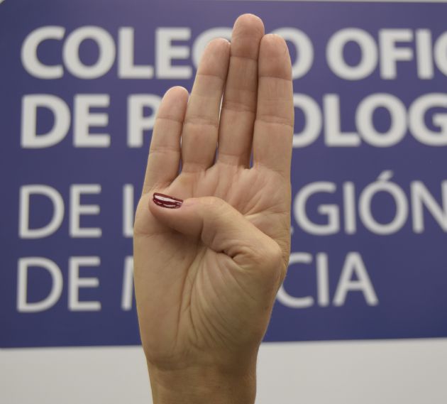 Este gesto puede salvar la vida de una mujer, pero, ¿sabrías qué es lo que tienes que hacer si lo ves? Este gesto puede salvar la vida de una mujer, pero, ¿sabrías qué es lo que tienes que hacer si lo ves?