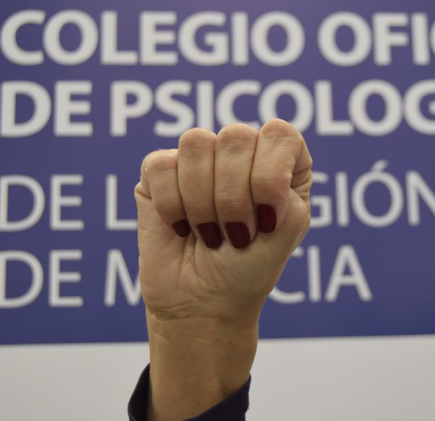 Este gesto puede salvar la vida de una mujer, pero, ¿sabrías qué es lo que tienes que hacer si lo ves? Este gesto puede salvar la vida de una mujer, pero, ¿sabrías qué es lo que tienes que hacer si lo ves?