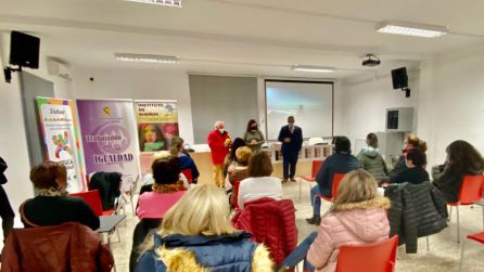 Momento del Taller de Autoestima con el público asistente Momento del Taller de Autoestima con el público asistente