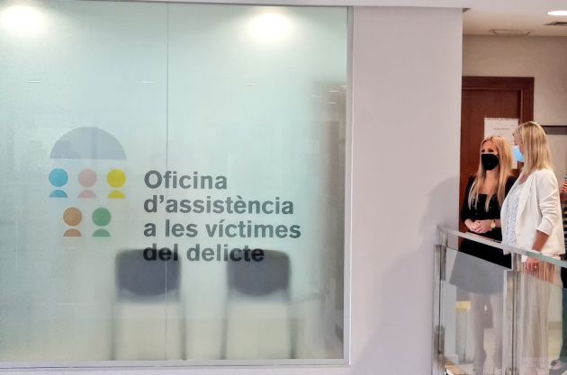 La consellera de Justicia, Gabriela Bravo, en la oficina de Asistencia a las Víctimas del Delito La consellera de Justicia, Gabriela Bravo, en la oficina de Asistencia a las Víctimas del Delito