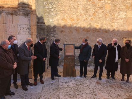 Placa conmemorativa del 40 aniversario del Estatuto de Castilla-La Mancha Placa conmemorativa del 40 aniversario del Estatuto de Castilla-La Mancha