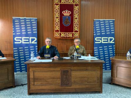 Juan Manuel Alejo Gala, alcalde de El Pedroso junto a Salomón Hachuel Juan Manuel Alejo Gala, alcalde de El Pedroso junto a Salomón Hachuel