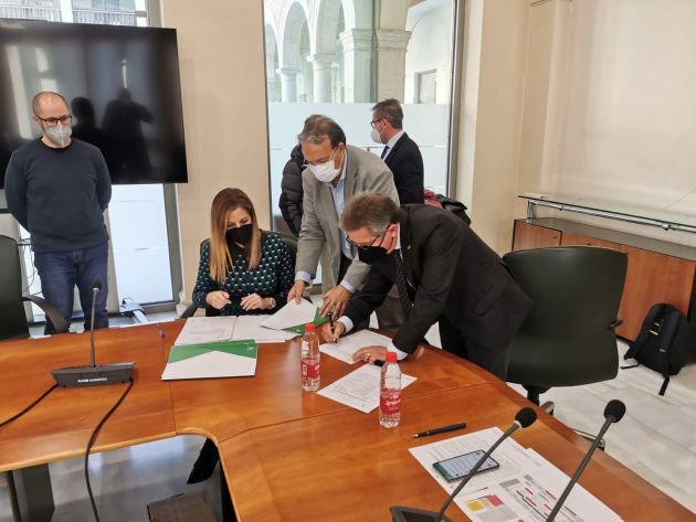 Acto de comunicación de la subvención de la Junta al Ayuntamiento de Baza para el proyecto de musealización de la tumba de la Dama de Baza Acto de comunicación de la subvención de la Junta al Ayuntamiento de Baza para el proyecto de musealización de la tumba de la Dama de Baza