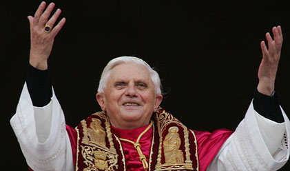 Benedicto XVI es proclamado Papa
