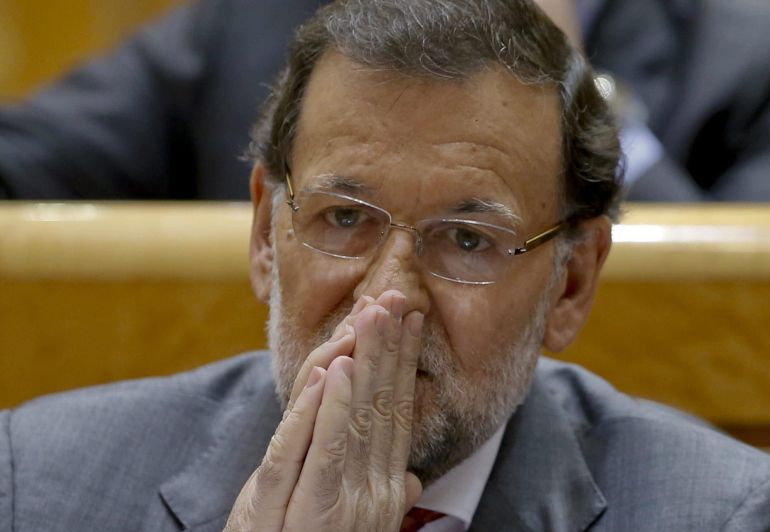 GRA217. MADRID, 28/10/2014.- El presidente del Gobierno, Mariano Rajoy, durante el pleno del Senado, celebrado esta tarde en la cámara alta, en Madrid. EFE/JuanJo Martín GRA217. MADRID, 28/10/2014.- El presidente del Gobierno, Mariano Rajoy, durante el pleno del Senado, celebrado esta tarde en la cámara alta, en Madrid. EFE/JuanJo Martín