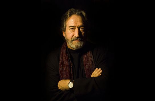 Retrato del músico violonchelista, musicólogo, compositor y director de orquesta Jordi Savall, en su casa de Bellaterra. Retrato del músico violonchelista, musicólogo, compositor y director de orquesta Jordi Savall, en su casa de Bellaterra.
