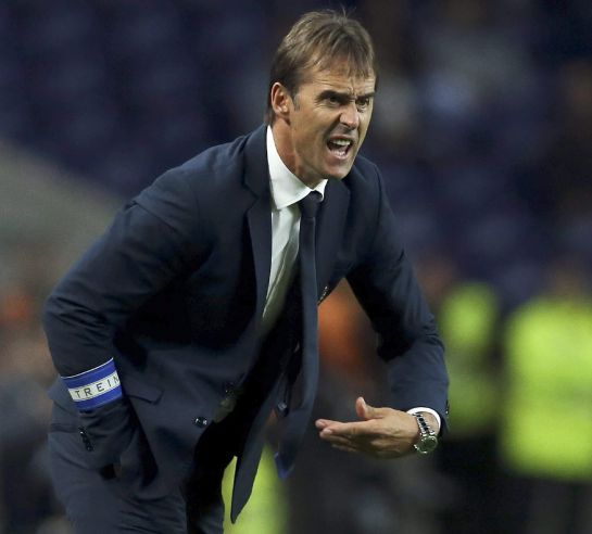 JC. Porto (Portugal), 01/11/2014.- FC Porto's head coach Julen Lopetegui reacts during the Portuguese First League soccer match against Nacional held at Dragao stadium in Porto, Portugal, 01 November 2014. EFE/EPA/JOSÉ COELHO JC. Porto (Portugal), 01/11/2014.- FC Porto's head coach Julen Lopetegui reacts during the Portuguese First League soccer match against Nacional held at Dragao stadium in Porto, Portugal, 01 November 2014. EFE/EPA/JOSÉ COELHO