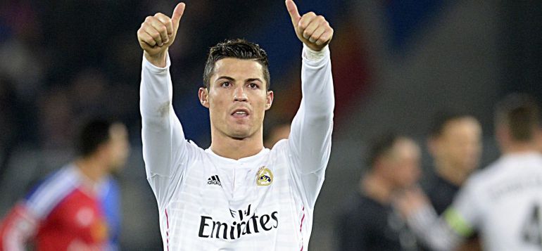El delantero portugués del Real Madrid Cristiano Ronaldo celebra la victoria de su equipo (0-1) en el partido del grupo B de la Liga de Campeones que enfrentró al Basilea contra el Real Madrid en el estadio St. Jakob-Park de Basilea, Suiza, hoy, miércoles 26 de noviembre de 2014 El delantero portugués del Real Madrid Cristiano Ronaldo celebra la victoria de su equipo (0-1) en el partido del grupo B de la Liga de Campeones que enfrentró al Basilea contra el Real Madrid en el estadio St. Jakob-Park de Basilea, Suiza, hoy, miércoles 26 de noviembre de 2014