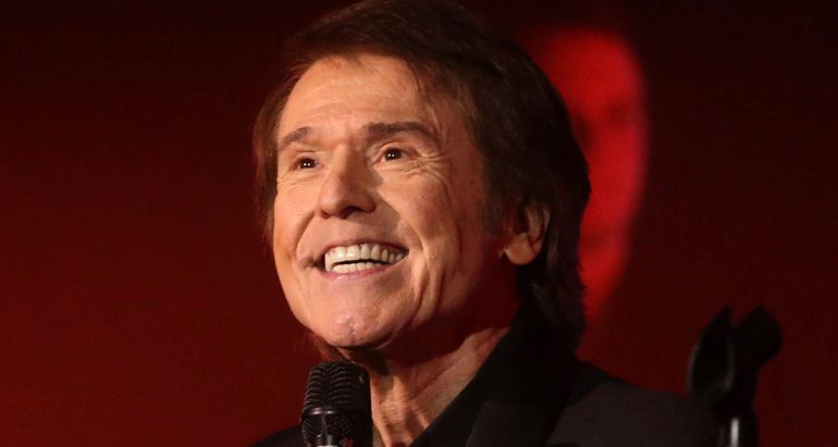 GRA500. MADRID, 26/11/2014.- El cantante Raphael, durante el concierto que ha ofrecido hoy en el Teatro Compac Gran Vía de Madrid, el primero de los veinte con todas las entradas vendidas que realizará en la ciudad para presentar su último disco, "De amor & desamor", en el que hace una relectura en clave sinfónica de algunos de sus temas románticos más conocidos. EFE/J.J. Guillén GRA500. MADRID, 26/11/2014.- El cantante Raphael, durante el concierto que ha ofrecido hoy en el Teatro Compac Gran Vía de Madrid, el primero de los veinte con todas las entradas vendidas que realizará en la ciudad para presentar su último disco, "De amor & desamor", en el que hace una relectura en clave sinfónica de algunos de sus temas románticos más conocidos. EFE/J.J. Guillén
