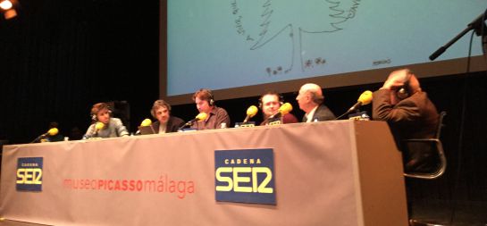 Tertulia de humoristas gráficos. De izquierda a derecha: Aleix Saló, Julio Rey, Javier del Pino, Mauro Entrialgo, José María Pérez Peridis y José Martí Gómez. Tertulia de humoristas gráficos. De izquierda a derecha: Aleix Saló, Julio Rey, Javier del Pino, Mauro Entrialgo, José María Pérez Peridis y José Martí Gómez.