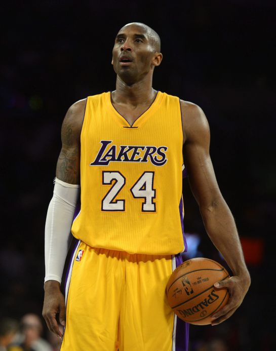 MAN19 LOS ÁNGELES (ESTADOS UNIDOS) 10/12/2014.- El jugador de los Lakers de Los Ángeles Kobe Bryant se prepara para lanzar un tiro libre durante su partido de la NBA de baloncesto disputado contra los Kings de Sacramento en el pabellón Staples Center de Los Ángeles, California (Estados Unidos), el 9 de diciembre de 2014. EFE/Michael Nelson SE PROHÍBE SU USO A CORBIS MAN19 LOS ÁNGELES (ESTADOS UNIDOS) 10/12/2014.- El jugador de los Lakers de Los Ángeles Kobe Bryant se prepara para lanzar un tiro libre durante su partido de la NBA de baloncesto disputado contra los Kings de Sacramento en el pabellón Staples Center de Los Ángeles, California (Estados Unidos), el 9 de diciembre de 2014. EFE/Michael Nelson SE PROHÍBE SU USO A CORBIS