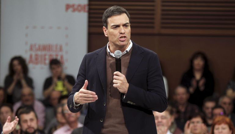 GRA064. SAN SEBASTIÁN, 10/01/2015.- El secretario general del PSOE, Pedro Sánchez, durante su participación hoy en una asamblea abierta en San Sebastián, donde ha avalado a los candidatos guipuzcoanos para las próximas elecciones municipales y forales. EFE/Juan Herrero GRA064. SAN SEBASTIÁN, 10/01/2015.- El secretario general del PSOE, Pedro Sánchez, durante su participación hoy en una asamblea abierta en San Sebastián, donde ha avalado a los candidatos guipuzcoanos para las próximas elecciones municipales y forales. EFE/Juan Herrero