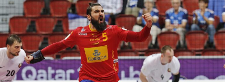 El jugador de la selección española de balonmano, Jorge Maqueda, celebra un tanto durante el partido del Grupo A entre España y Bielorrusia del Mundial de Balonmano de Catar. El jugador de la selección española de balonmano, Jorge Maqueda, celebra un tanto durante el partido del Grupo A entre España y Bielorrusia del Mundial de Balonmano de Catar.