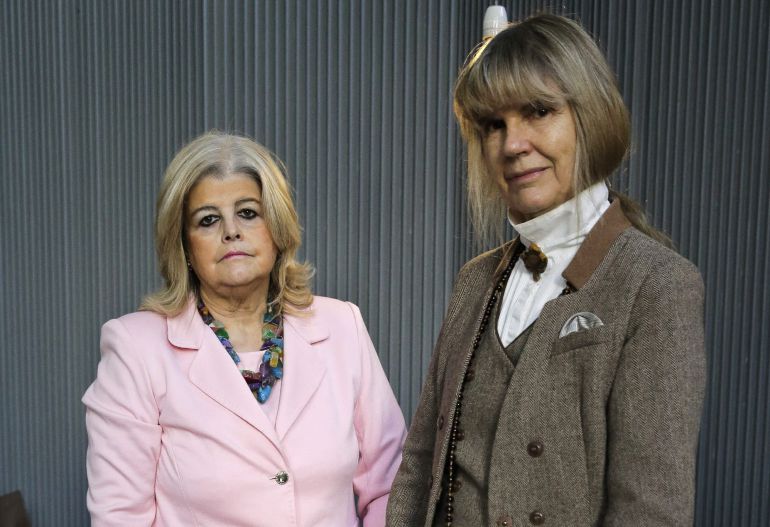 GRA061 MADRID, 27/01/2015.-
Carmen Hernández-Pinzón (i), sobrina nieta de Juan Ramón Jiménez y representante de sus herederos, y la escritora Marga Clark, sobrina de la joven artista Marga Gil Roësset, durante la presentación hoy en Madrid del libro "Marga", que recoge la dramática historia de Gil Roësset, que se suicidó a los 24 años al entender que su amor por el Premio Nobel nunca sería correspondido. EFE/Emilio Naranjo GRA061 MADRID, 27/01/2015.-
Carmen Hernández-Pinzón (i), sobrina nieta de Juan Ramón Jiménez y representante de sus herederos, y la escritora Marga Clark, sobrina de la joven artista Marga Gil Roësset, durante la presentación hoy en Madrid del libro "Marga", que recoge la dramática historia de Gil Roësset, que se suicidó a los 24 años al entender que su amor por el Premio Nobel nunca sería correspondido. EFE/Emilio Naranjo