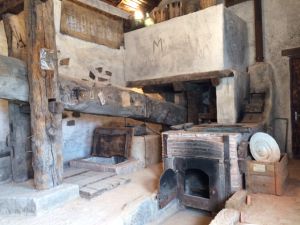 Lagar de cera romano en el Aula Apícola de Azuqueca Lagar de cera romano en el Aula Apícola de Azuqueca