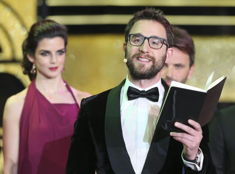 GRA695. MADRID, 07/02/2015.- Los actores Dani Rovira (d) y Clara Lago durante la gala de entrega de los premios Goya 2015, que se celebra esta noche en el centro de congresos Príncipe Felipe, en Madrid. EFE/Ballesteros GRA695. MADRID, 07/02/2015.- Los actores Dani Rovira (d) y Clara Lago durante la gala de entrega de los premios Goya 2015, que se celebra esta noche en el centro de congresos Príncipe Felipe, en Madrid. EFE/Ballesteros