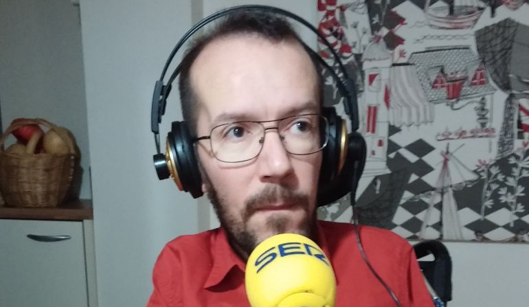 Pablo Echenique recibe a la Cadena SER en su casa de Zaragoza Pablo Echenique recibe a la Cadena SER en su casa de Zaragoza